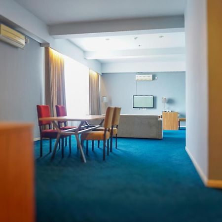 Hotel Dafam Pekanbaru Kültér fotó
