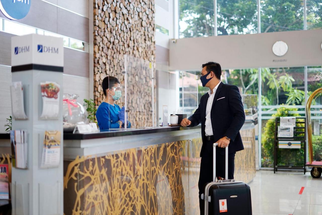 Hotel Dafam Pekanbaru Kültér fotó