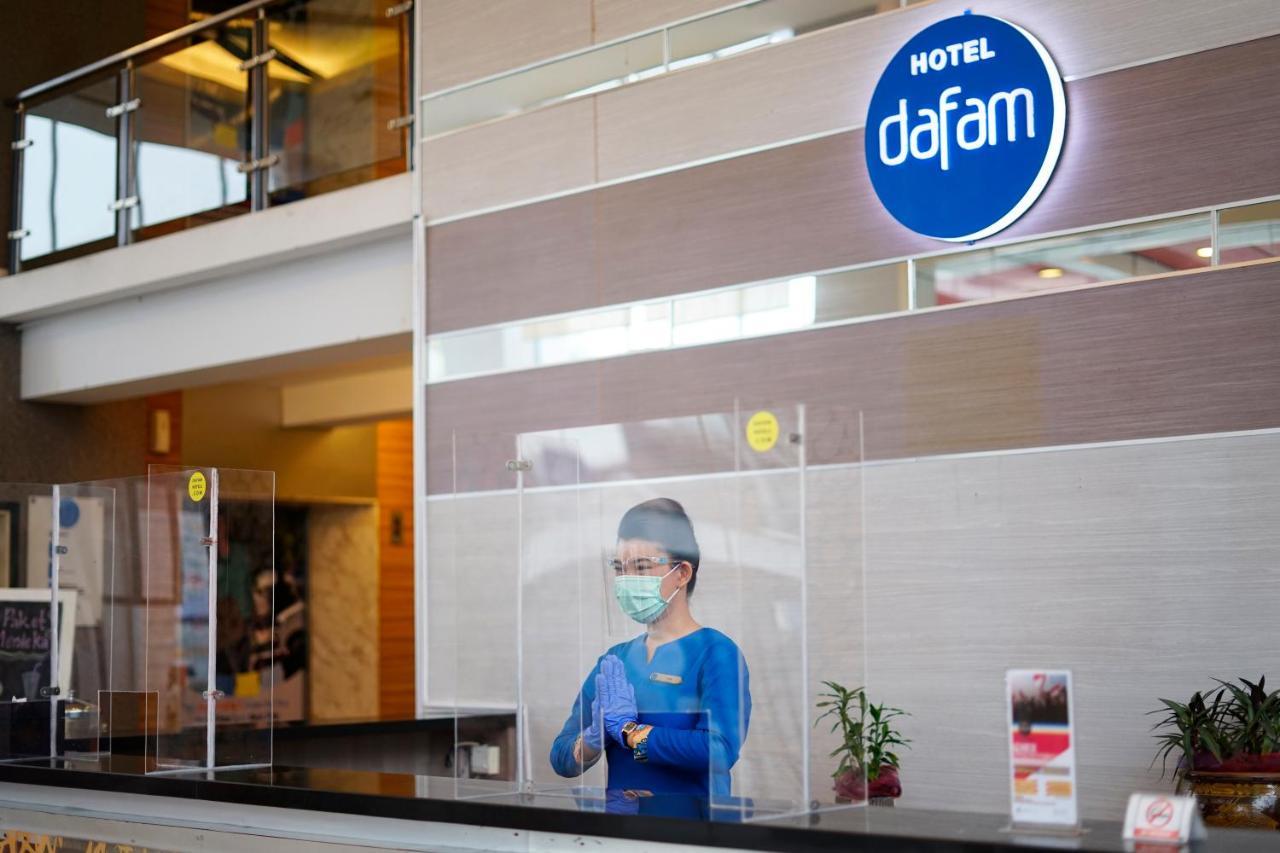 Hotel Dafam Pekanbaru Kültér fotó