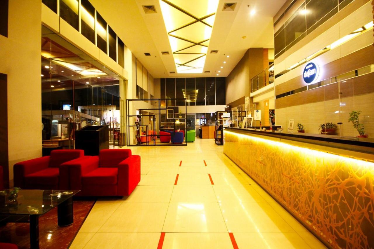 Hotel Dafam Pekanbaru Kültér fotó