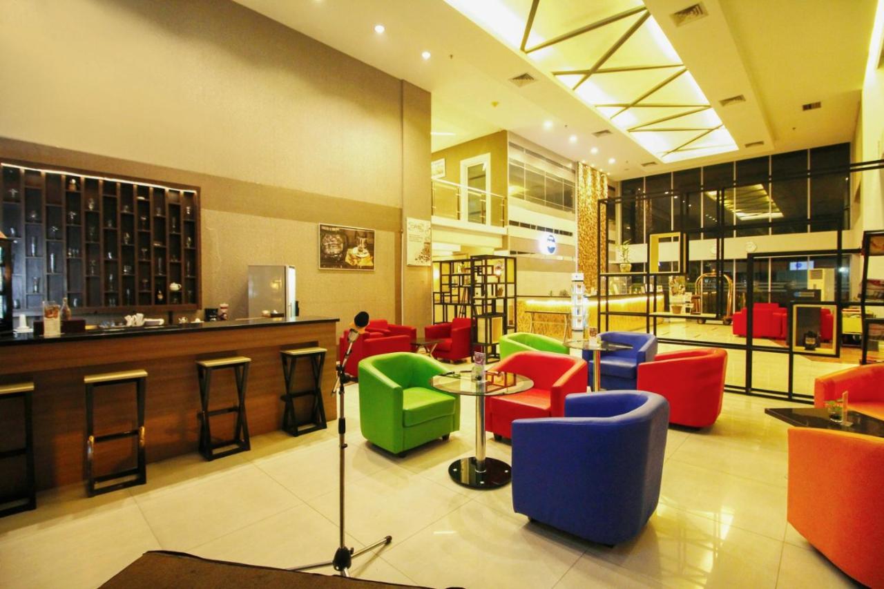 Hotel Dafam Pekanbaru Kültér fotó