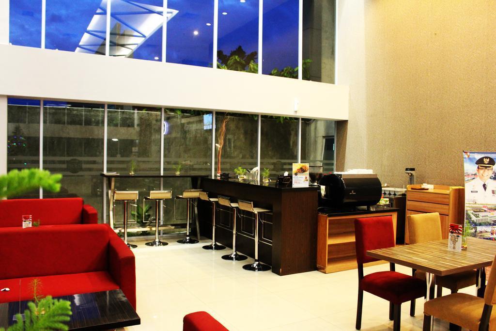 Hotel Dafam Pekanbaru Kültér fotó
