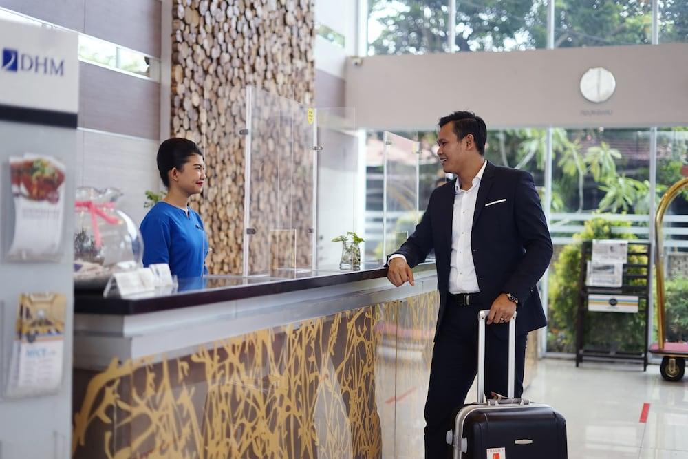 Hotel Dafam Pekanbaru Kültér fotó