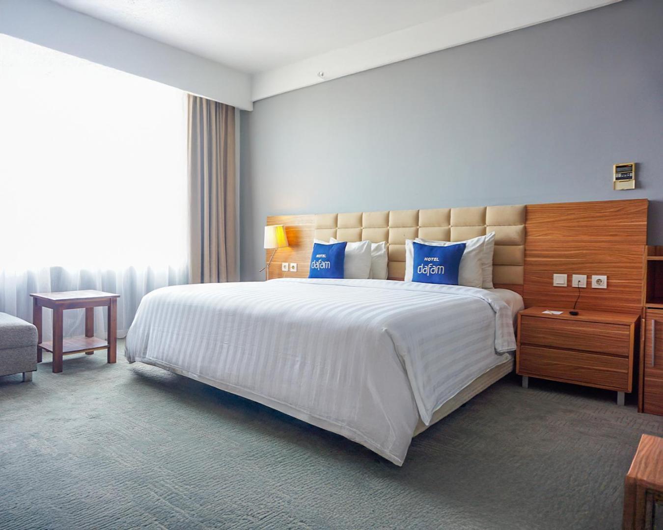 Hotel Dafam Pekanbaru Kültér fotó